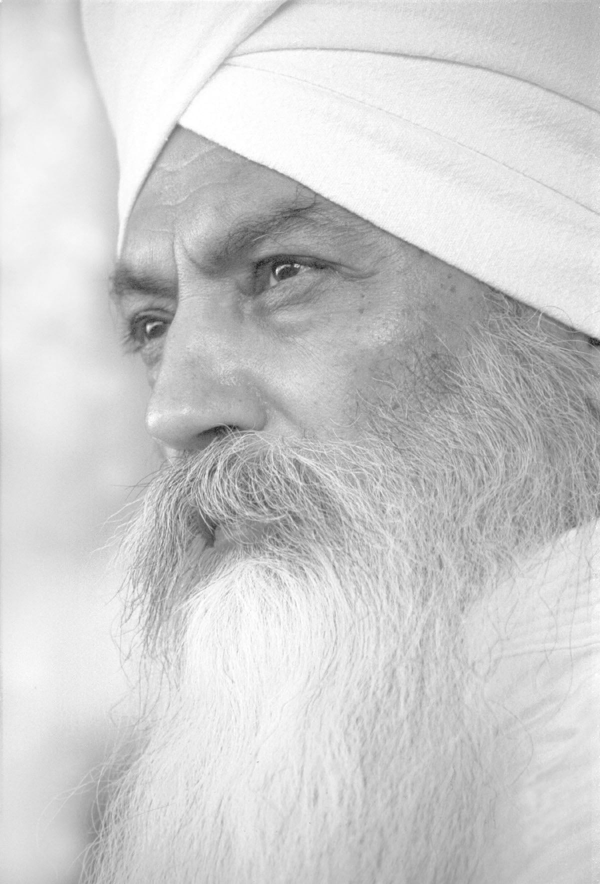 Der ver­lo­re­ne Mystiker – Nachruf auf Yogi Bhajan