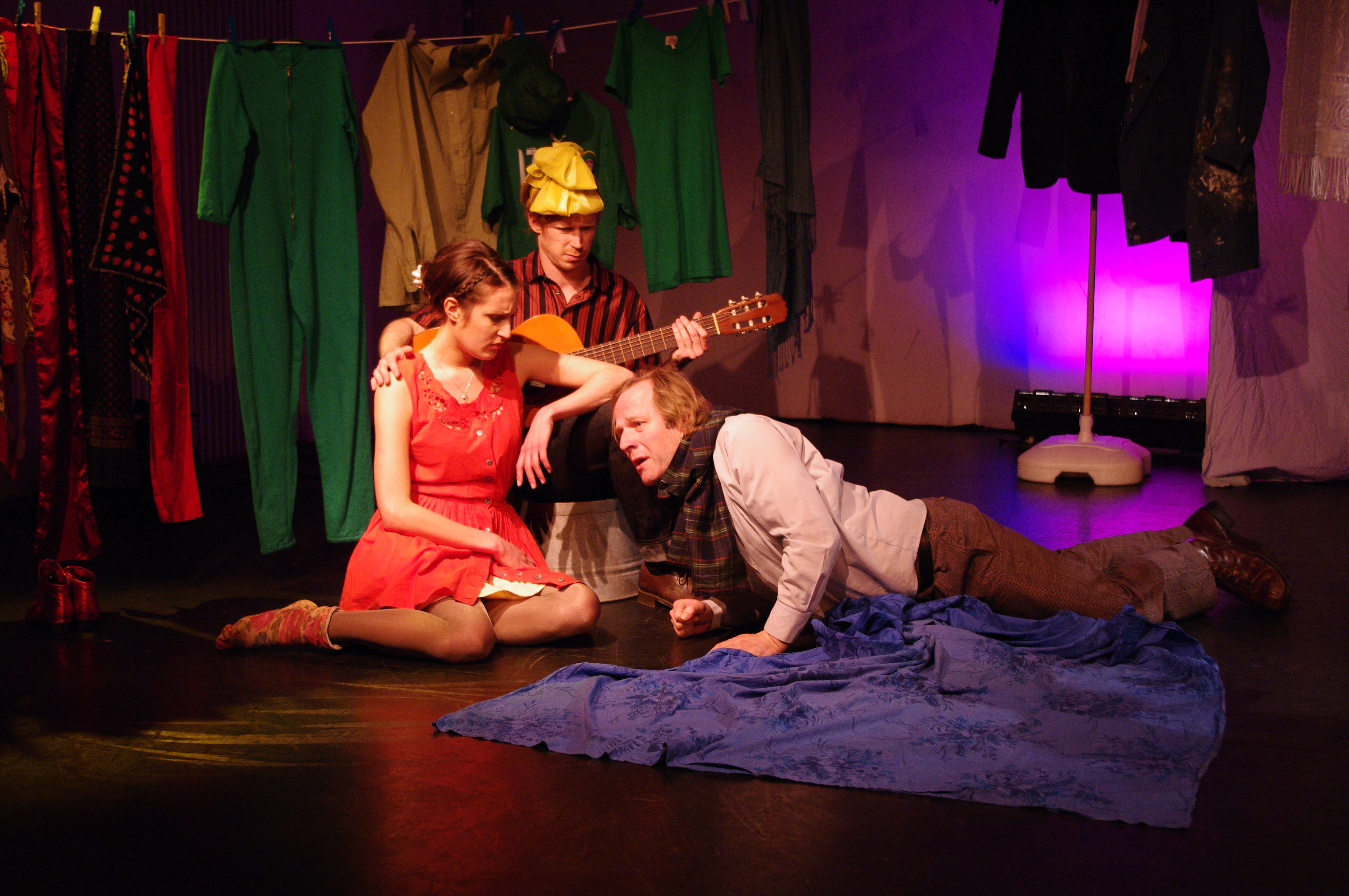 Ein Mistvieh hilft dem ande­ren