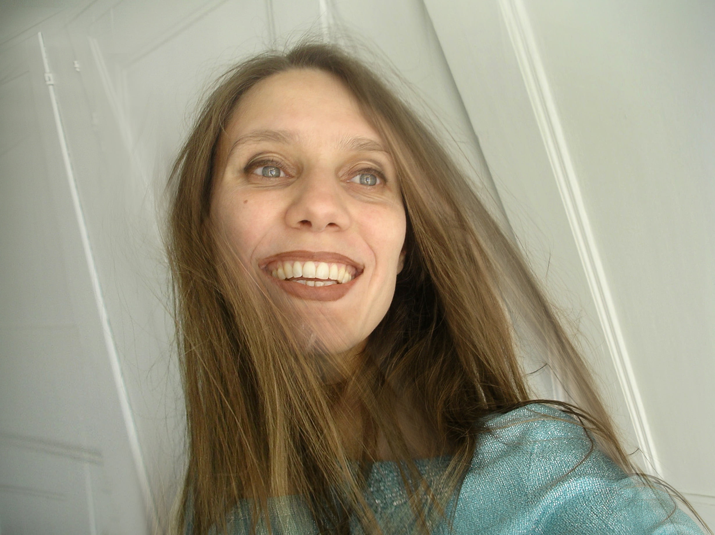 Kunst zwi­schen Apfelkuchen und Anrufbeantworter